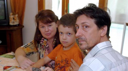 Viktor Medaglia con i genitori (Castellani)