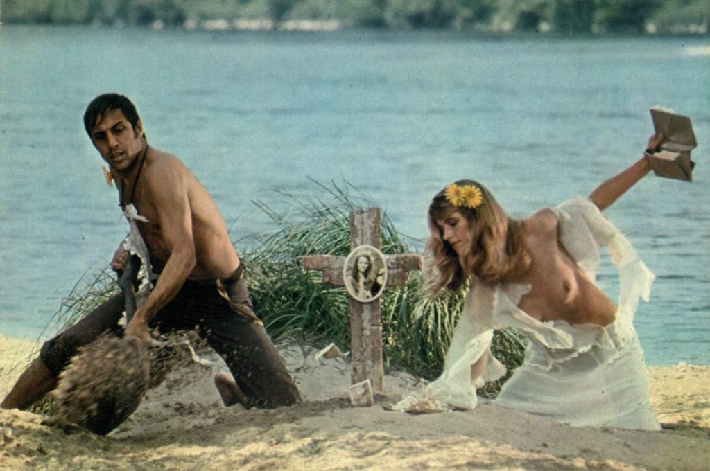 Adriano Celentano e Charlotte Rampling nel film Yuppi Du (1975)
