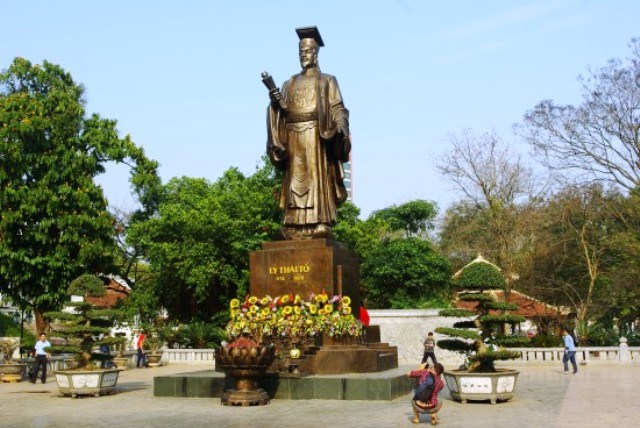 la statua di Ly Thai ad Hanoi (Capitale del Vietnam)