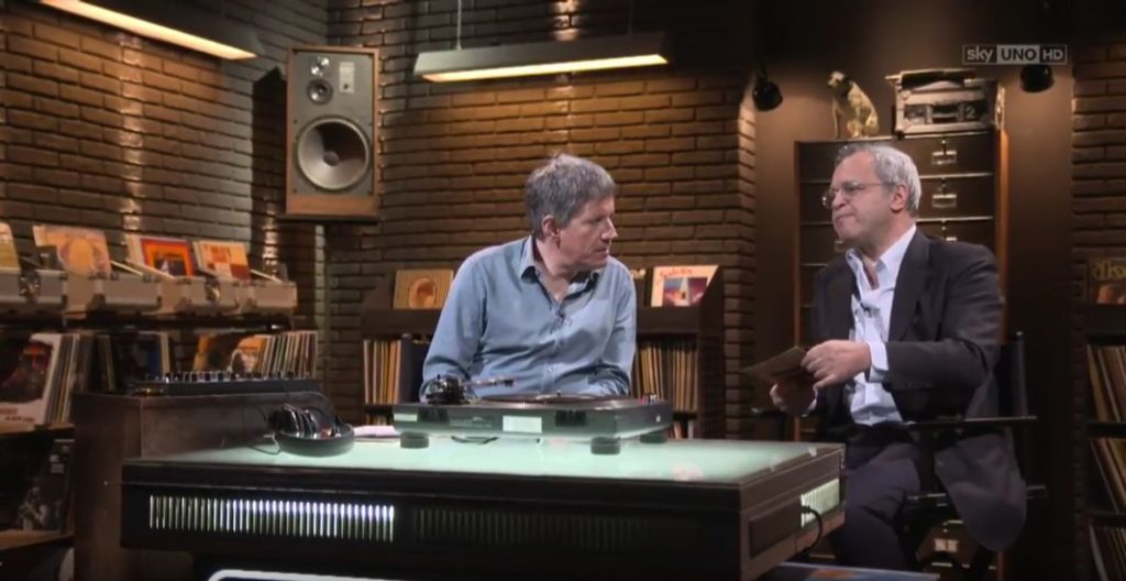 Enrico Mentana intervistato da Riccardo Rossi nel programma "I miei vinili" di Sky Uno