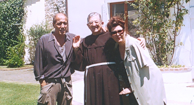 Padre Ugolino Vagnuzzi con Adriano Celentano e Claudia Mori (Foto Bf)