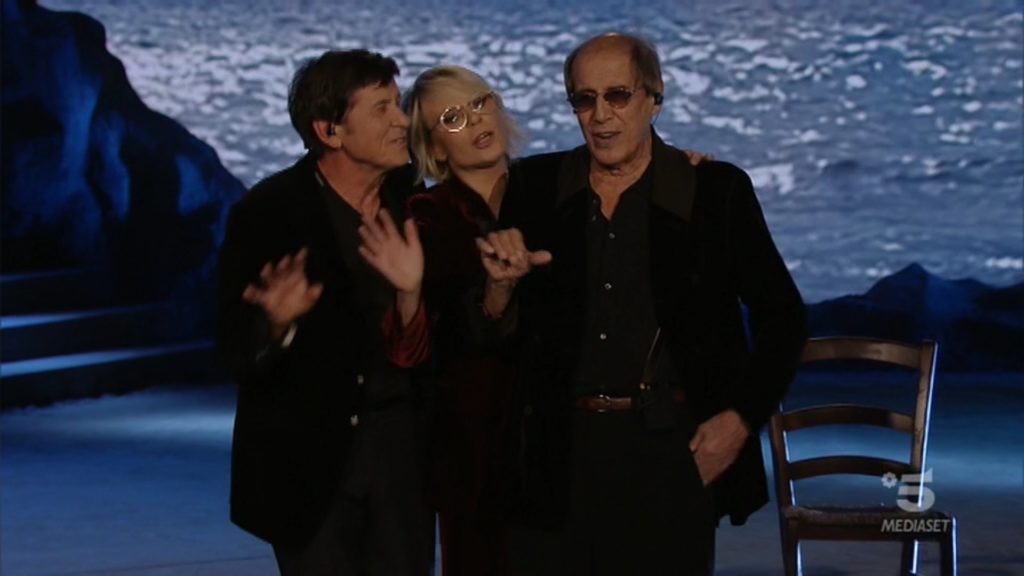Adriano Celentano con Gianni Morandi e Maria De Filippi durante lo show "Adrian"
